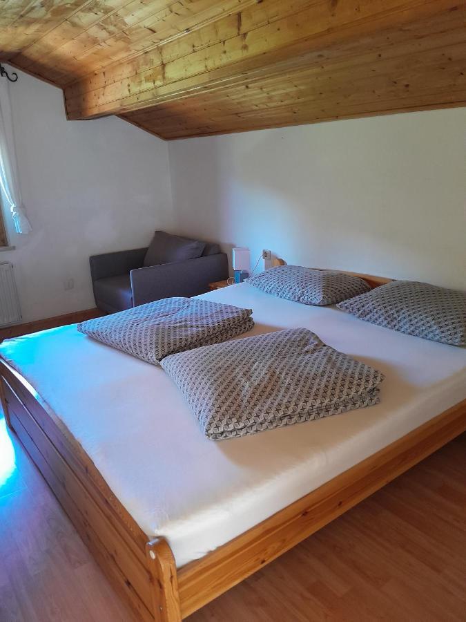 Ferienwohnung Bergblick-Schlosshof Волан Екстериор снимка