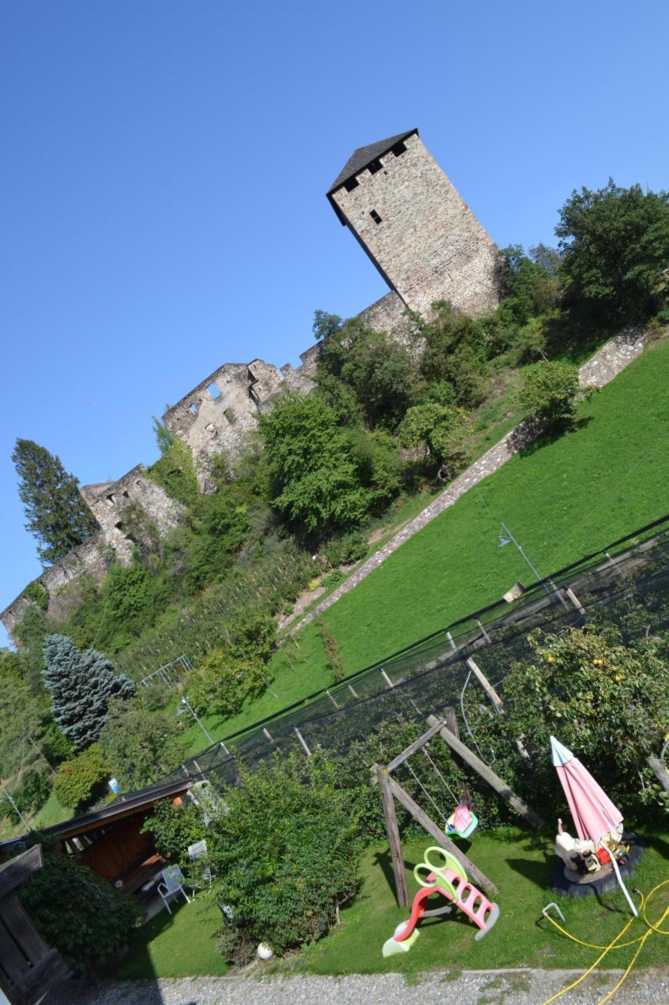 Ferienwohnung Bergblick-Schlosshof Волан Екстериор снимка