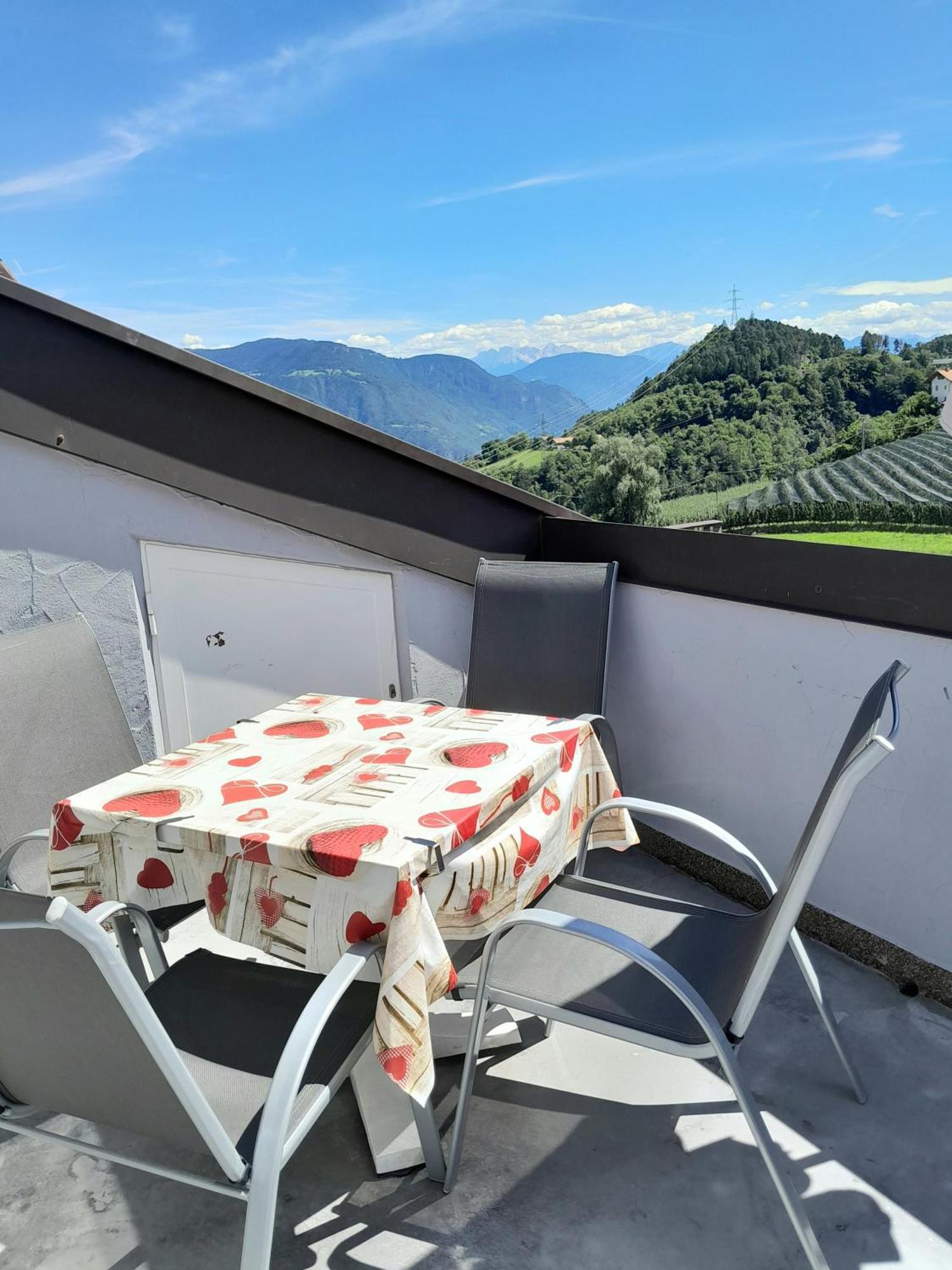 Ferienwohnung Bergblick-Schlosshof Волан Екстериор снимка